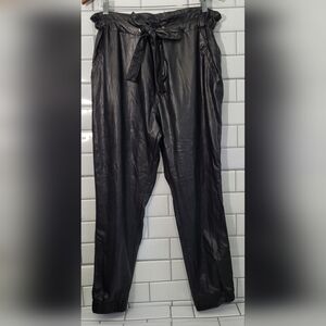 SOHO NEW YORK & COMPANY JEANS Ladies Black Faux Leather Jogger Style Pant Drawst